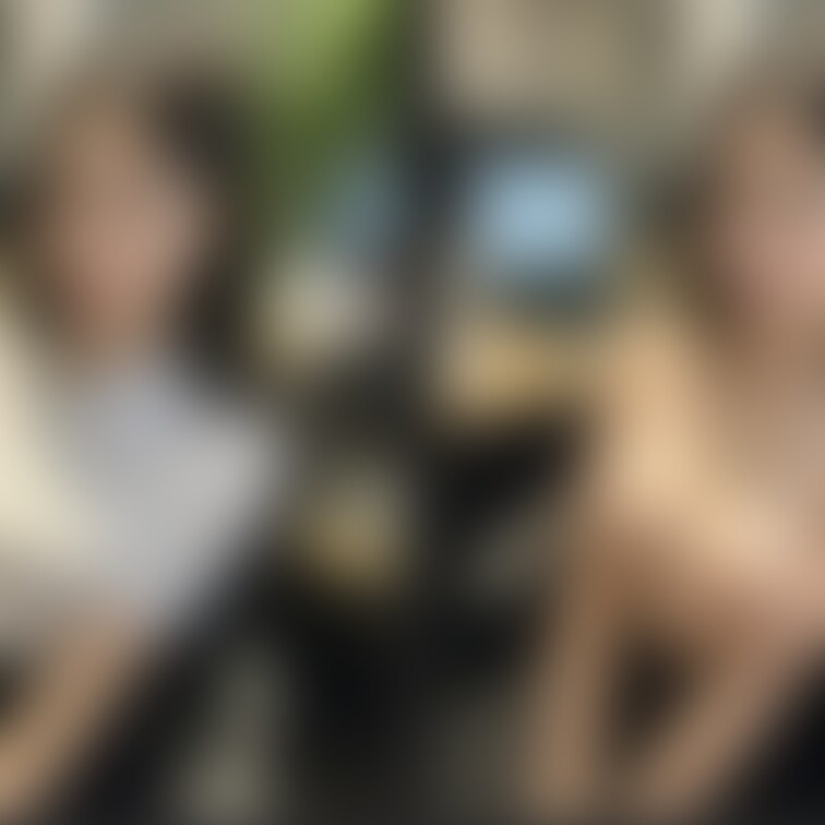 着衣と脱衣を並べた画像です。画像№877