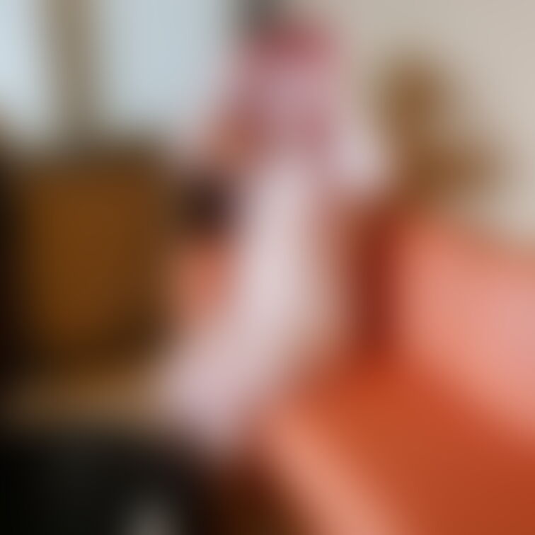 和歌山の温泉の混浴オフ会で撮影。全裸で椅子に座ってます。