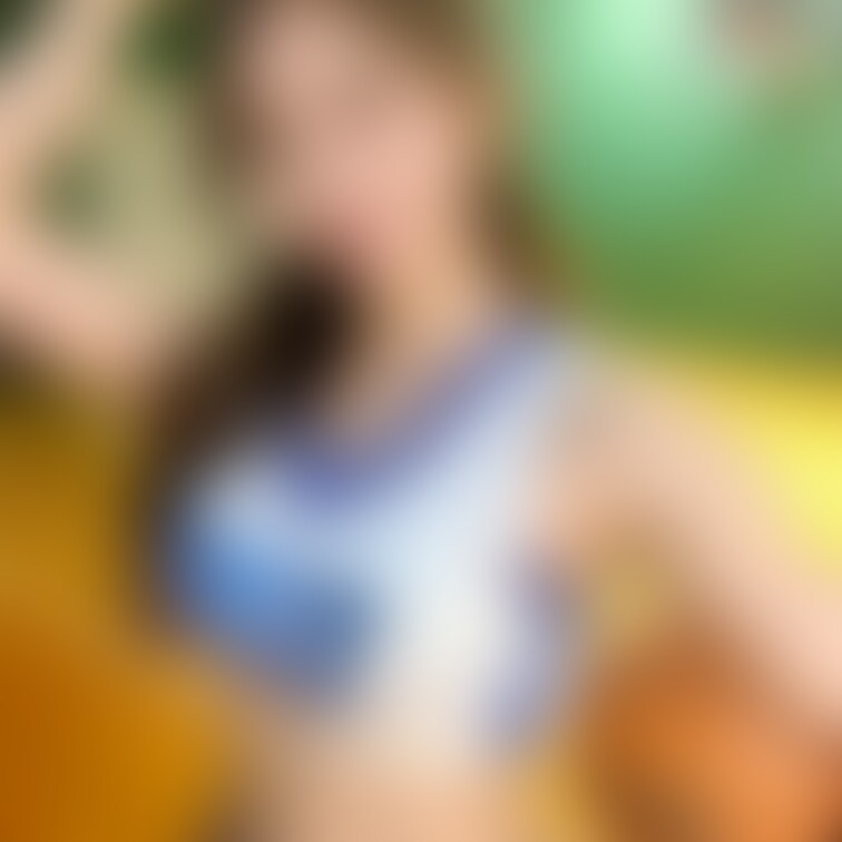 ご指名により金石美和ちゃんが着替えます。
「アッツう～！見て！汗ダクだよお！」
：美和
＊期間限定の公開になります