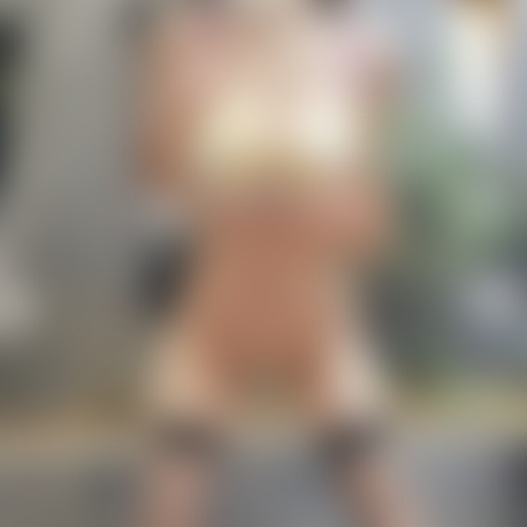 お外で脱いじゃった💕