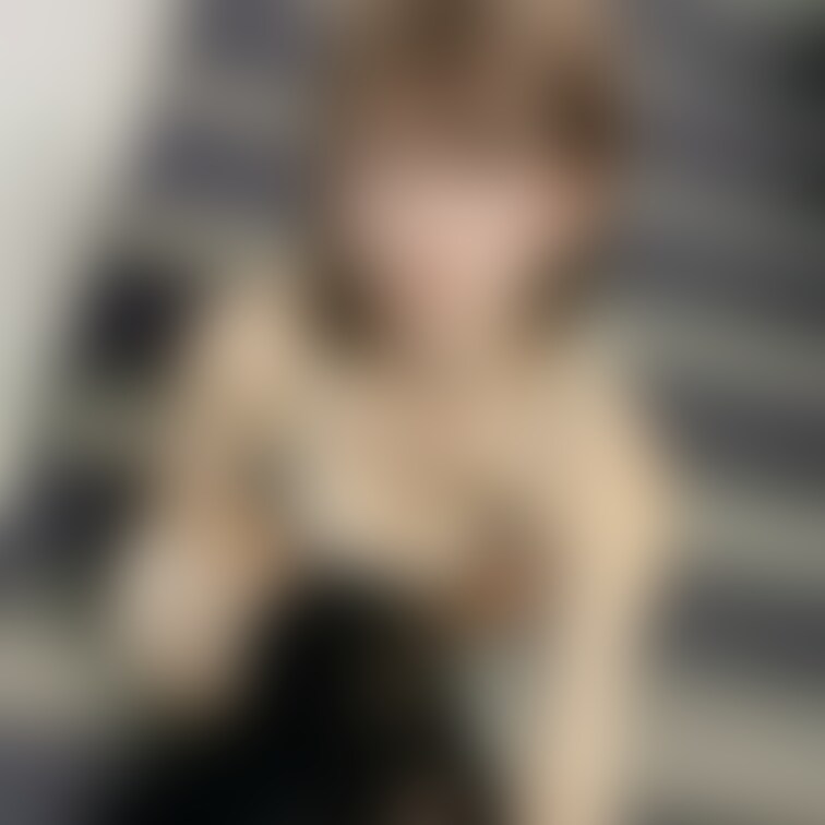 ビルの階段…誰も来ないよね?