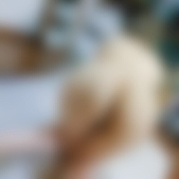 全裸で四つん這いオシリ突き出し🍑ご褒美感と受け入れてくれてる感がとてもいい。バック挿入は、間違えてお尻の穴に入ってしまわ
