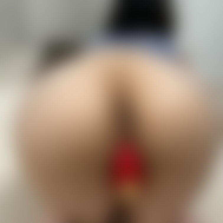 おもちゃ、動かして🍑
アナル舐めて🍑