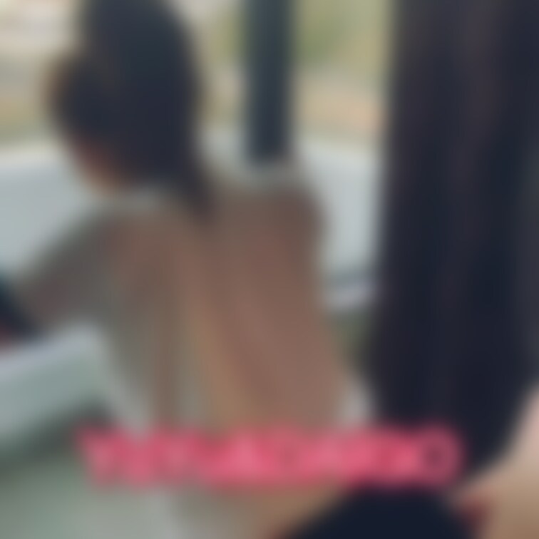 ブルマを主婦に履かせて立ちバック