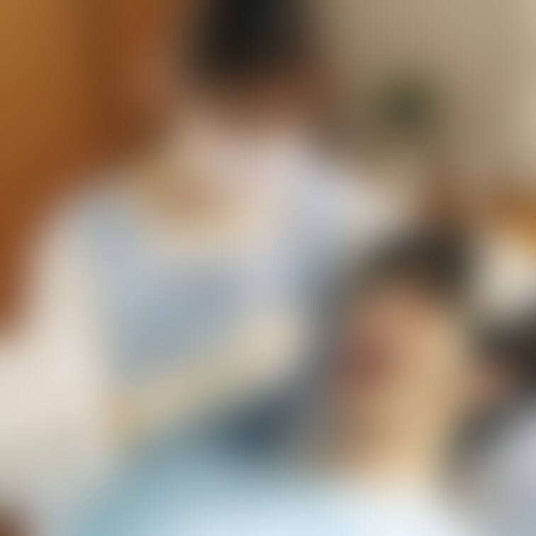 歯医者さんごっこ、自宅、白衣、エプロン、ゴム手袋、マスク、彼女、ベッドの上、オムツ、手術着