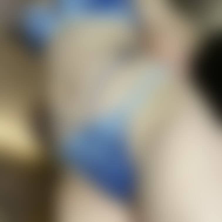 ブルー🩵な下着姿どうかな