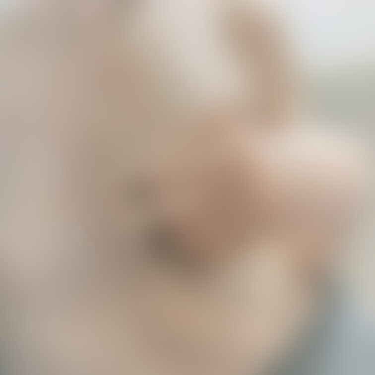 素人妻の日常のエロスを毎日更新しています。一般家庭の奥さんの着替えやお風呂あがりなど普段の姿にも興味のある方は、フォロー