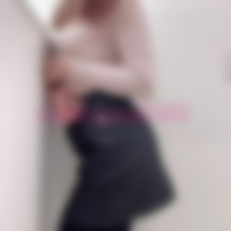 スカートの中身もタイツの中身も見せちゃう🙈❤️