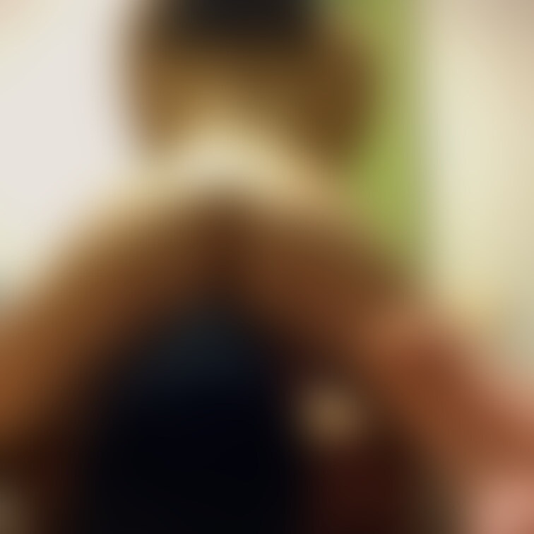 プリプリお尻のドS彼女にM男が顔面騎乗で○○○寸前の圧迫プレイ圧迫プレイ🍑💕