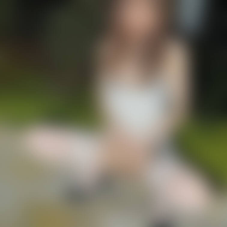 Xの続きです❤️Xにアップした投稿の完全顔出しスタンプ無しバージョンです😖❤️公園でおじさんに手マンされてじょぼじょぼ失