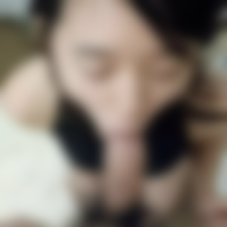 彼女のフェラ動画です♪
途中喉奥に押し込んだりしています、よろしかったらどうぞ♪