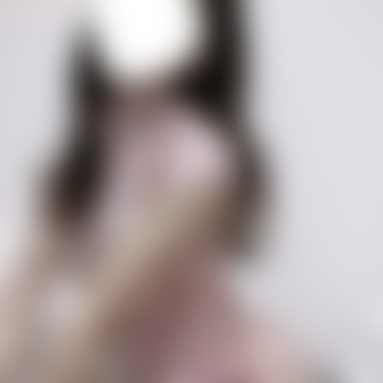 チャイナコスプレずっとしてみたくて、
いろいろ見てたら、こんなに可愛いの見つけたの！

横からチラッと見える太もも