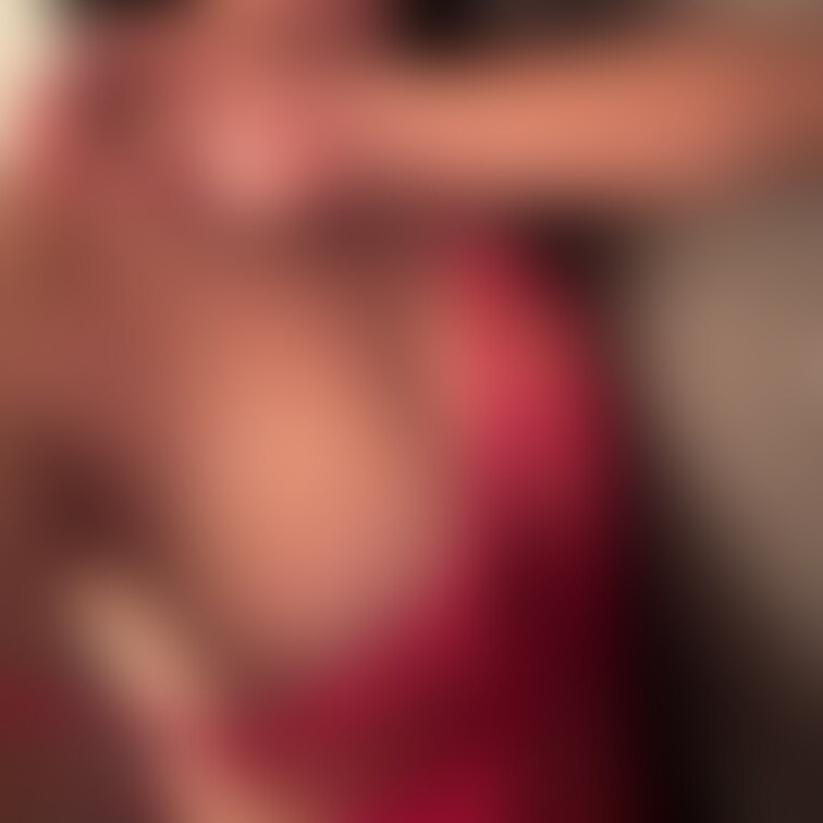 プレゼントの赤い下着🎁✨
とってもエッチな気分になりますね🥰
おっぱいしつこく舐められたいな…なんて🤭