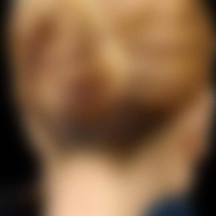 綺麗なうなじで美人OL