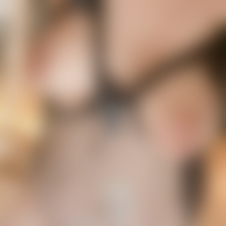 今ホテルに来てるよ❤️嫌だと言ったのにたっぷり中出しされちゃったw💓😂この動画は近日配信します💖楽しみに待っててね🥰