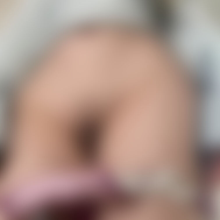 Tバックずり下ろした自撮り💗
あそこがみえちゃってるの....💗///
