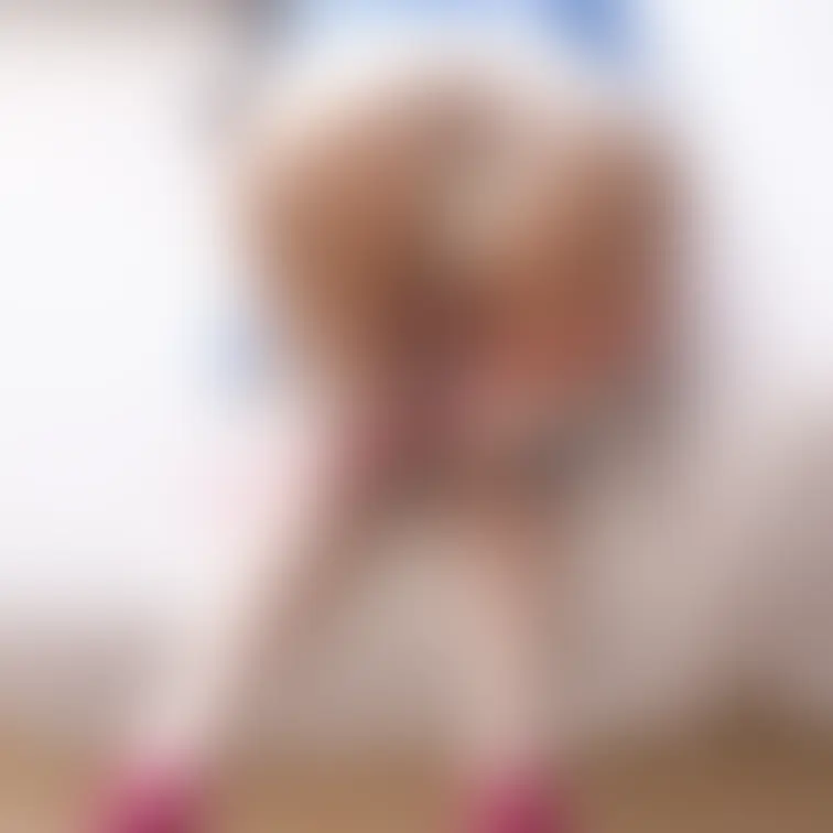 主人のお友達に口説かれちゃって🥺💦
疼いちゃってる