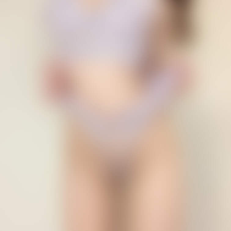 【割れ目はっきり透けパン🩷】
 
 続き🫣審査落ちてしまい投稿止まってました(>_<｡)💦
 
 薄ら生えてる毛