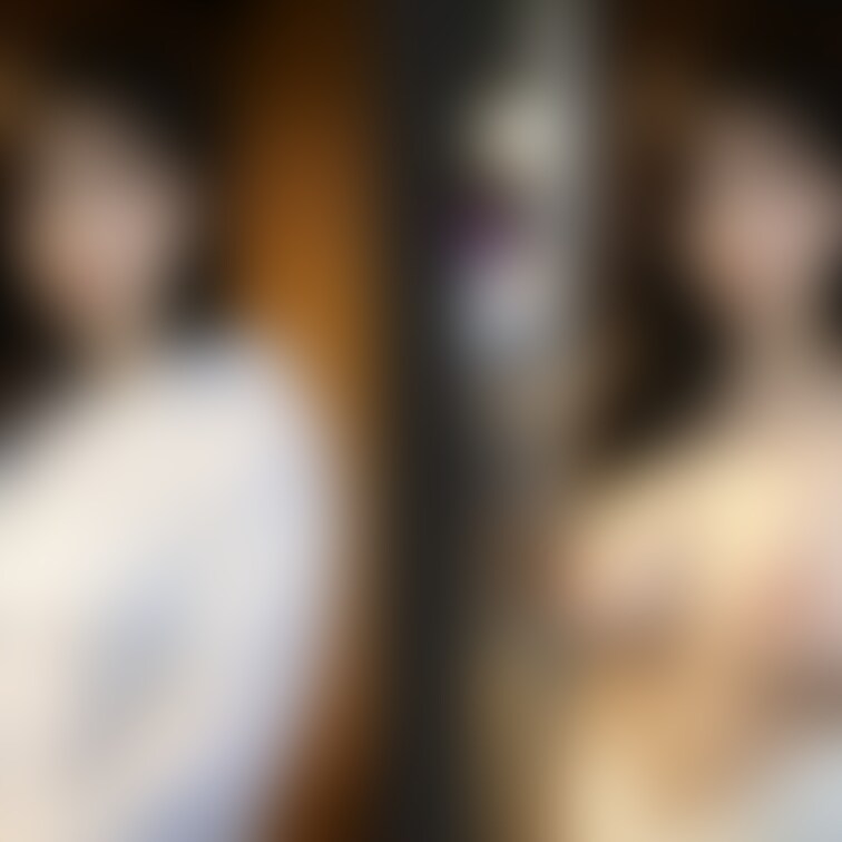 着衣と脱衣を並べた画像です。画像№102