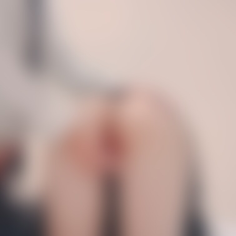 カメラにおしりを向けてクリ責めされました😇気持ち良くて何回もイッちゃった🥺💓途中から指も突っ込まれました💦
I w