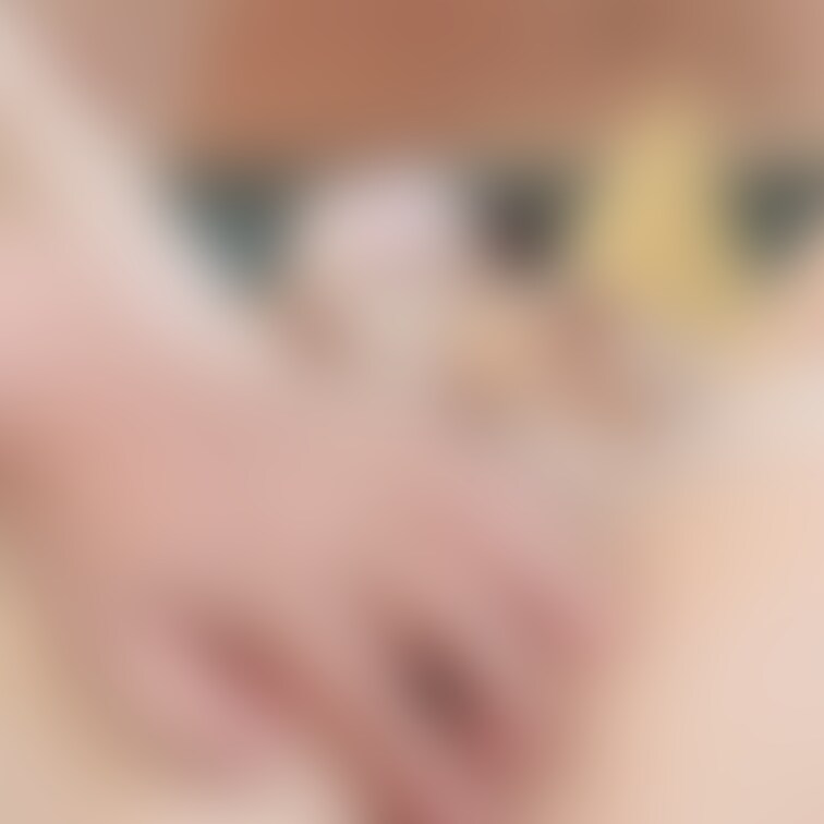 再度UP‼︎
全裸恥ずかしいマングリ返しで電マバイブ責め。
今編集中の動画から。。 動画は編集でき次第投稿