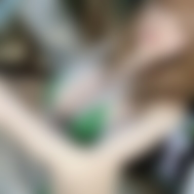 「緑のビキニ水着で…エッチな、水遊び・ 後ろから挿入され、最後は正常位からオッパイへ白濁液を出されて…」

屋外シャ