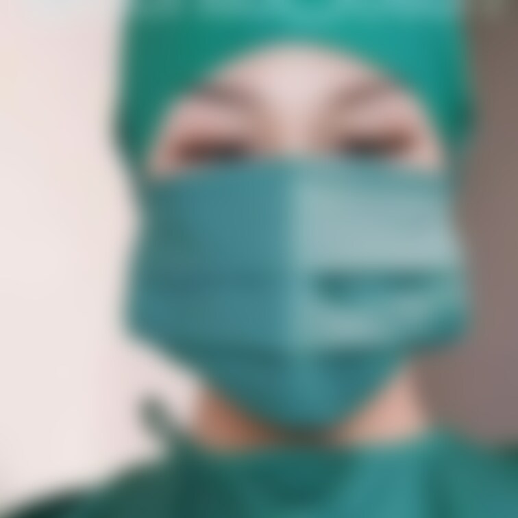 せまりくるオペ着女医💋😷