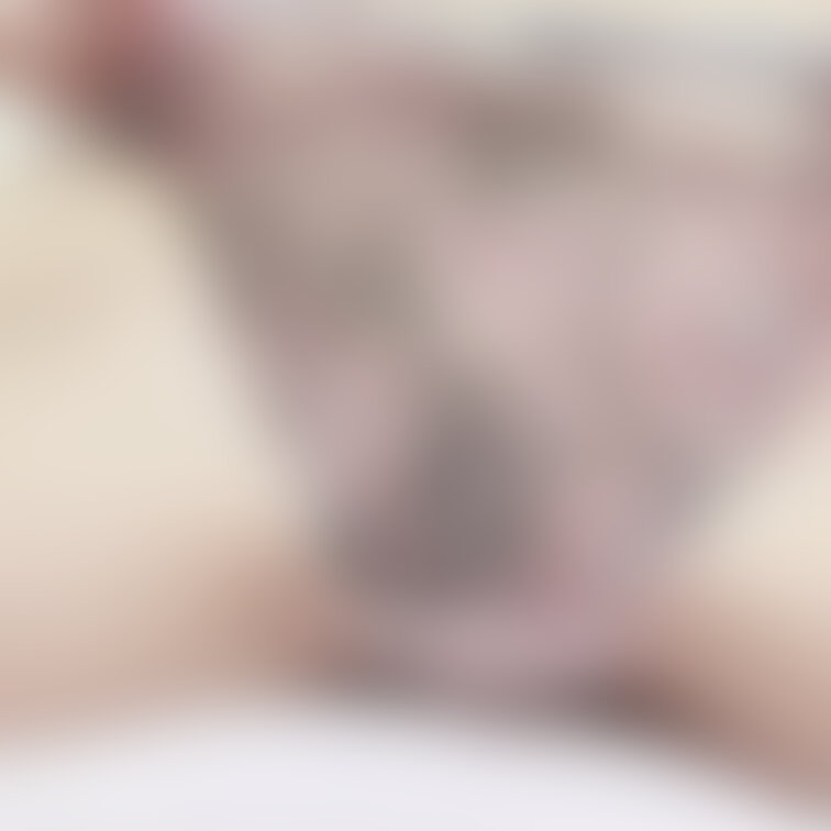 前が透け透けすぎるパンティ