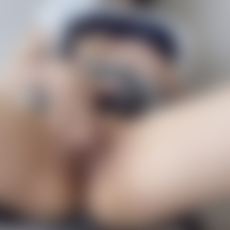 見せつけオナニーでオホ声でちゃった💦先ずは乳首をクリクリ触って乳首イキしちゃってます💓久しぶりにパンツも脱いでアソコも直