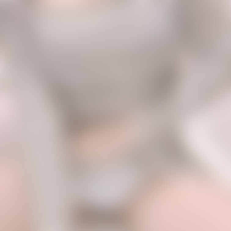右上の「いいね❤️」とコメントくれたら嬉しいです😔❤︎

チラッてもいいよね？