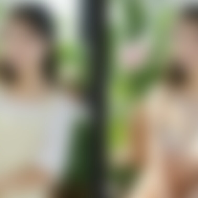 着衣と脱衣を並べた画像です。画像№825