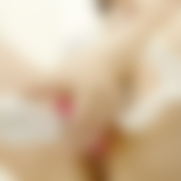 おま〇こが疼きすぎて、バイブ入れてる自分の写真にも嫉妬しちゃう…
私もしたいよぉ…(´;ω;`)