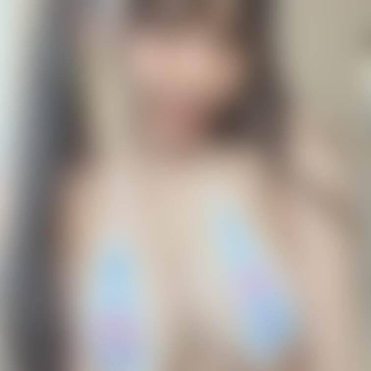 この衣装も、すきかな？？

いちごのやつと、こっちの水色、
どっちがよかったですか？♡