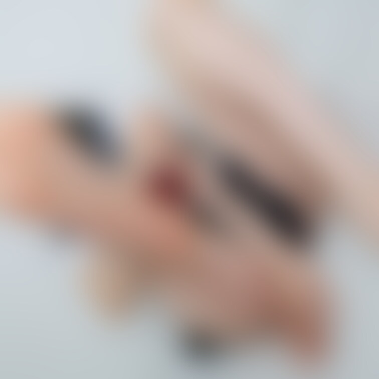 触りたい？
舐めたい？
踏まれたい？笑


want to touch?
want to lick?
want to b