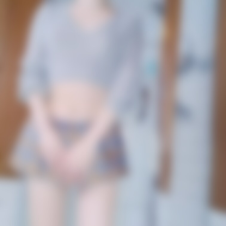 コスプレしながら、おしっこボトルを作ります、、