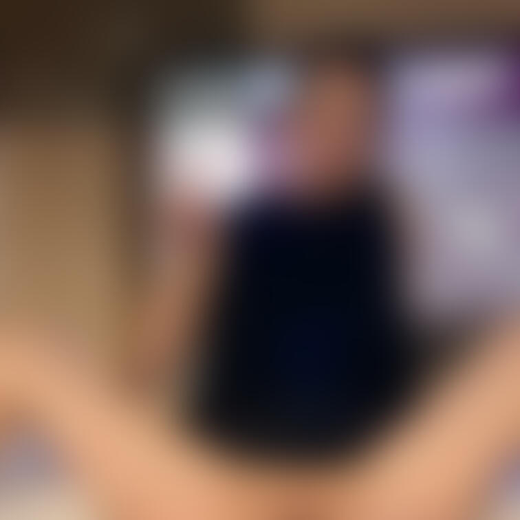 【モザは極薄】
可愛い顔してマ◯コおっ広げてピースする肉便器妻YuYu
何本のチ◯ポがここを使って射精したんだろ…