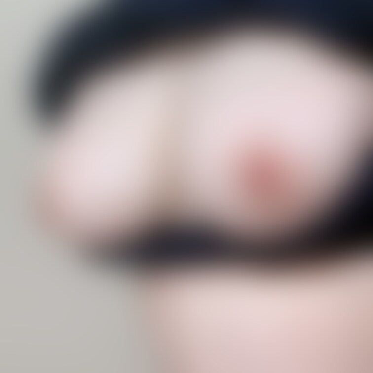 2020/08/24
ちょっぴりお腹が見える生おっぱい💓
好きな人は好きかも?