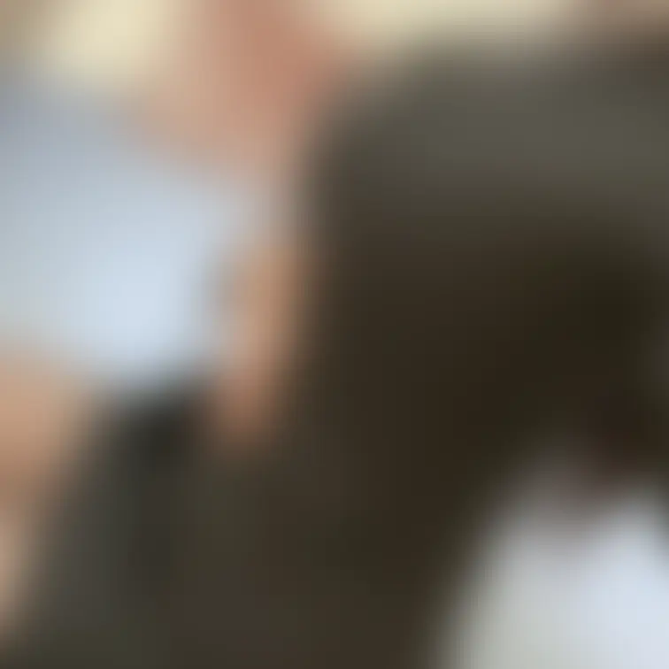 スーツはおっぱいが邪魔でパッツパツになります。写真はだんだん脱いでいく様子です。