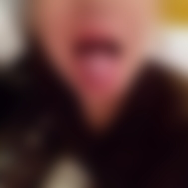 マゾがシャワー行ってる間にベロ撮影してた👅
舌フェチカモン笑
光ってるのがエッチだね❤️