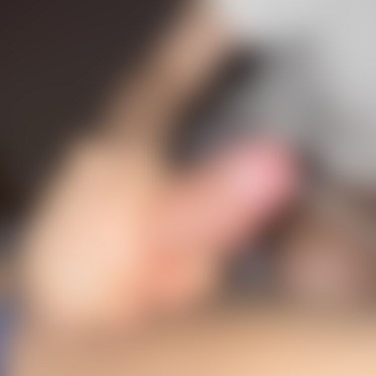 寸止めし過ぎたら精子が漏れてしまいました🥺💦昨日と似たような感じですが別の日に撮影したやつです🫶手コキして焦らしてたら、