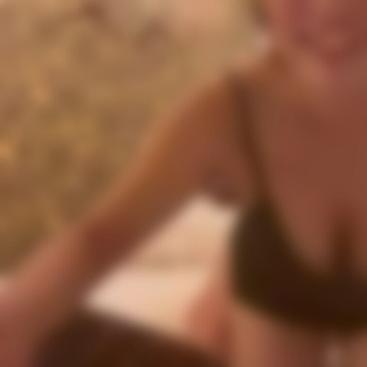撮れたてホヤホヤ❤️
休日なのに社長に呼び出され密会㊙️🤫
奥さんの前に私に中出ししたかった❤️って