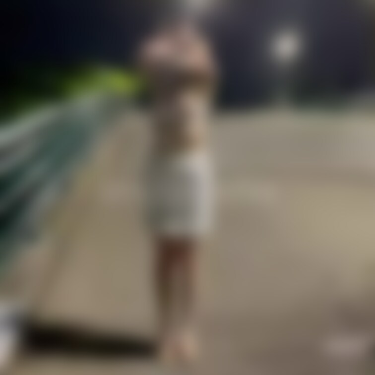 野外露出💗つづき

橋の上に移動する時もついて来てくださった単男さんの1人にいきなりトップス脱いで投げたら、みんな大