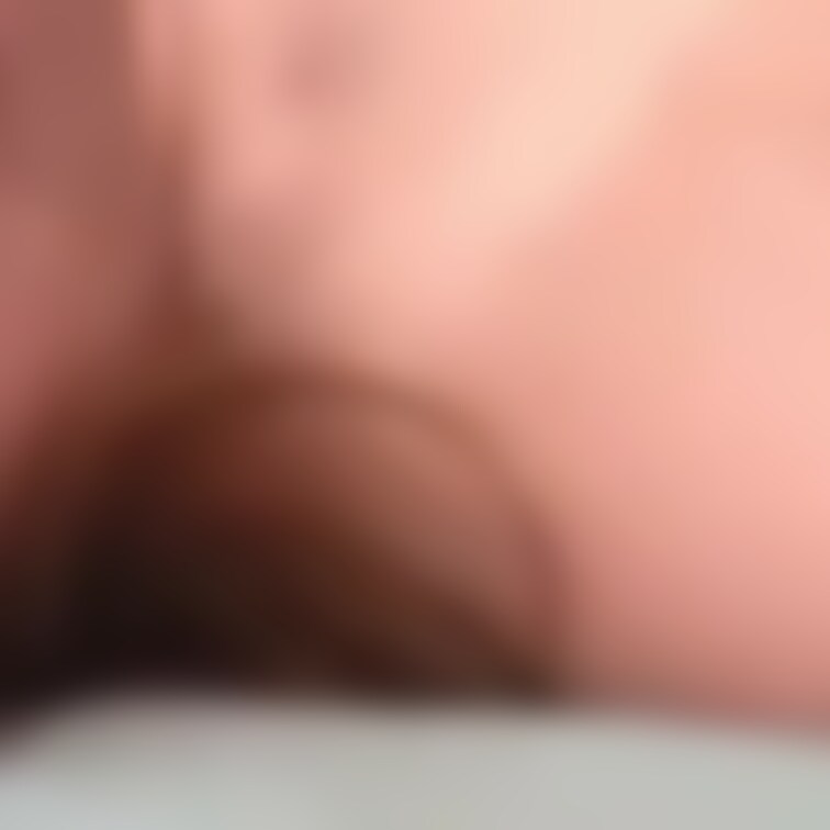 久しぶりにデリヘル出勤中のゆいママからリアル動画が届きました！他人棒に大興奮。
素股に大興奮してるゆいママが…えっ🫣