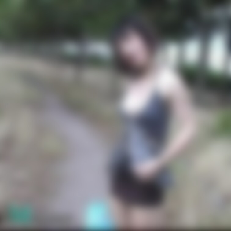 公園でマイクロミニとほとんどおっぱいが見えそうな服で散歩します。ノーブラなので、完全に見えそうです。
【単品販売あり】