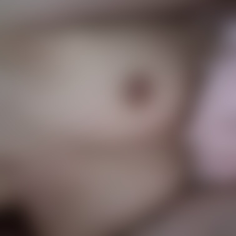 恥ずかしいけどおっぱい見てくれる💓？