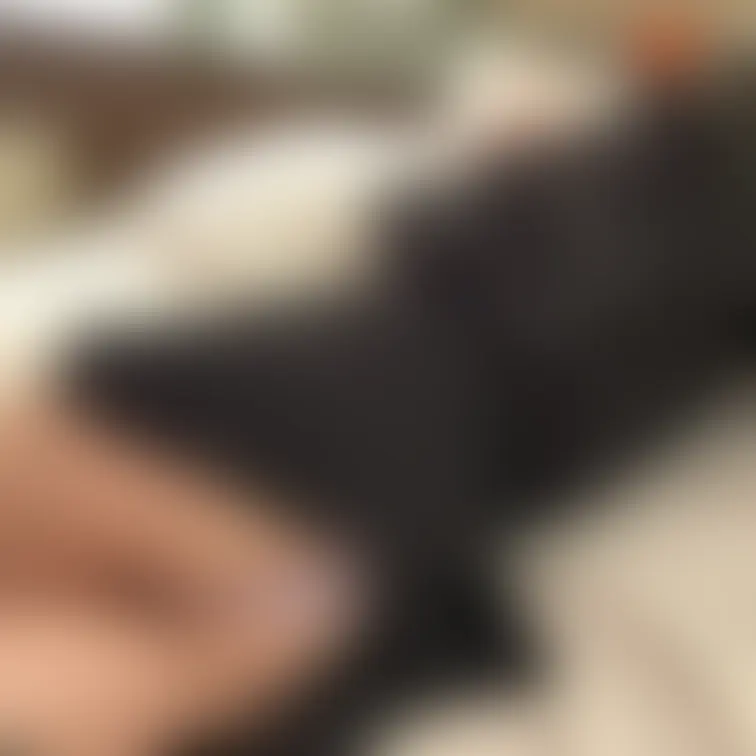 お尻好き集まれ🍑
フォロー必須
黒×白肌のコントラストが美しい、スレンダー美脚の地雷系女子。
「細い子が好き」なあ
