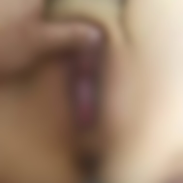 真っ黒なグロマンヒクヒクさせながらデカクリ勃たせておねだり熟女