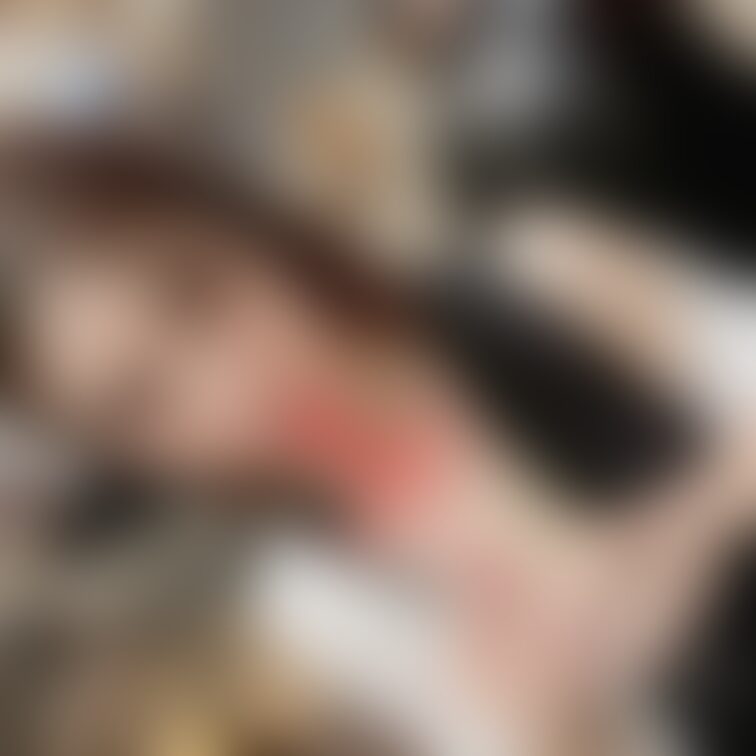お仕事休憩中の撮れたての顔出し写真です笑
動画より化粧薄い🤣