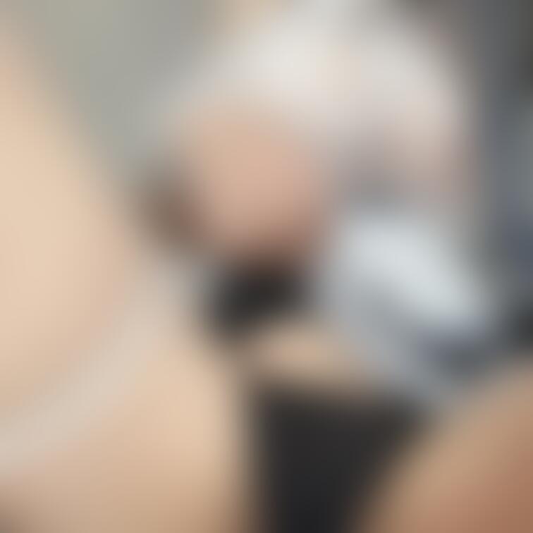 お久しぶりです💕
今日はメイドさんになってご主人様に誘惑しちゃいます💕
素敵なメイドになれるようお胸をモチモチ腰をフ