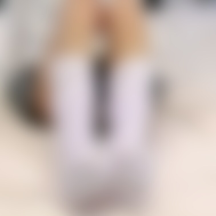 制服コスでルーズソックスを手を使わずに脱いでみた時の動画から写真をアップします😄

動画は近日公開予定です👍

